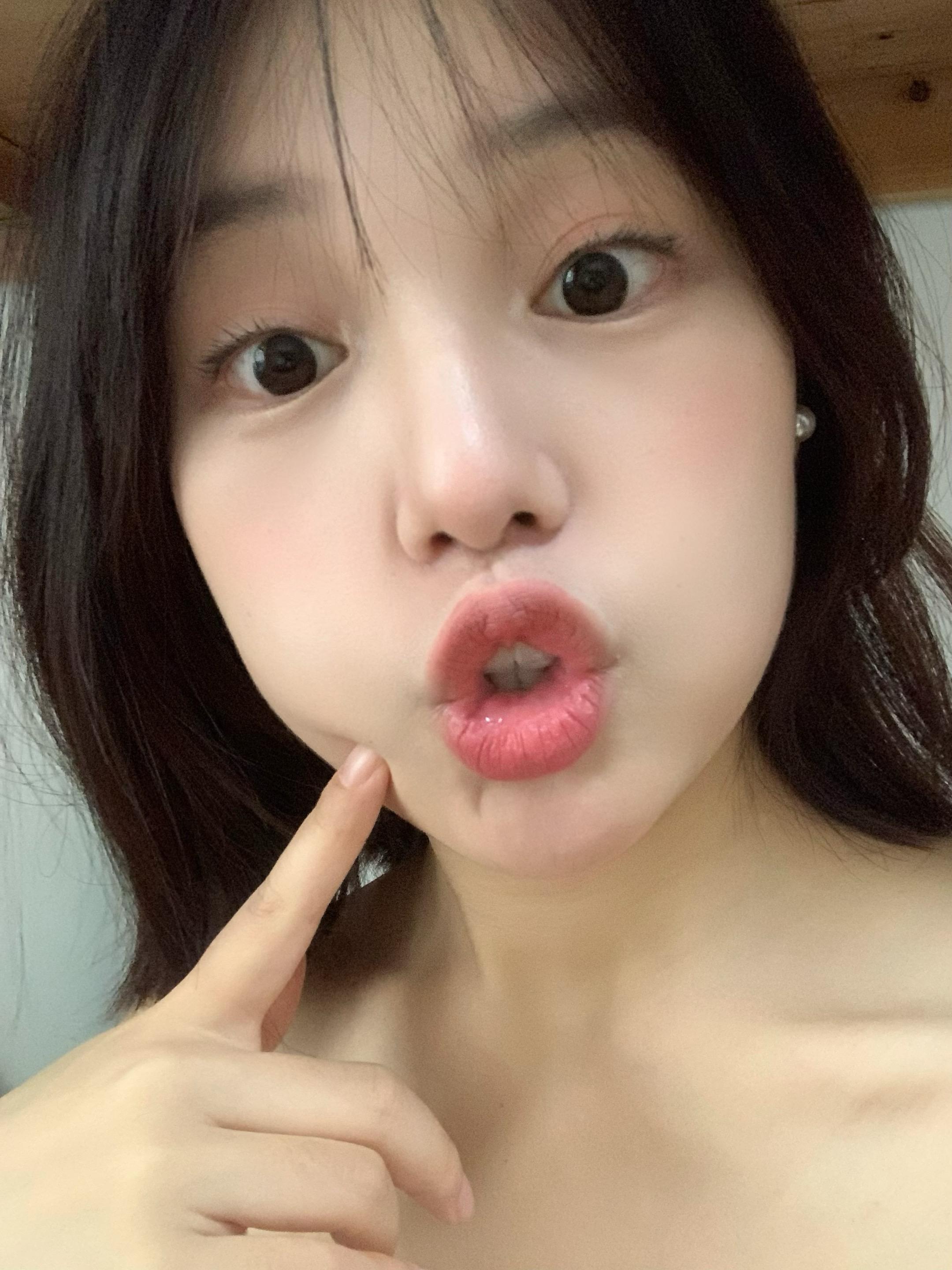 希望你多笑笑。