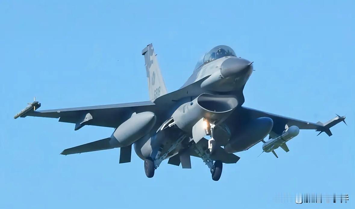 最近两天泰国军方利用美制战斗机F16，对柬埔寨境内的军事目标进行轰炸，让柬埔寨损