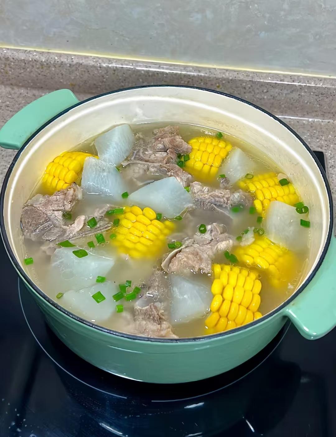 霜降过后，为了健康，一定要舍得吃这12样食物
 
1、柿子
民间老话讲“霜降吃丁