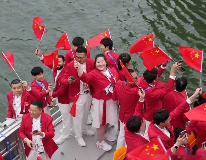 #巴黎奥运开幕式绝美瞬间##巴黎奥运会开幕式精彩画面集锦#这组奥运会开幕式画面，