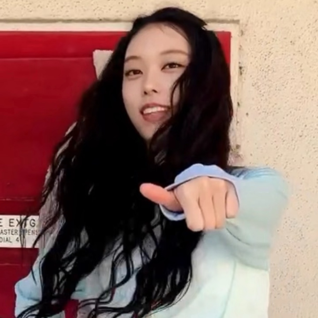 1. 如何看待姜海粼粉丝说第一天的点赞数据是因为4.5确保回归所以1.2关注度会