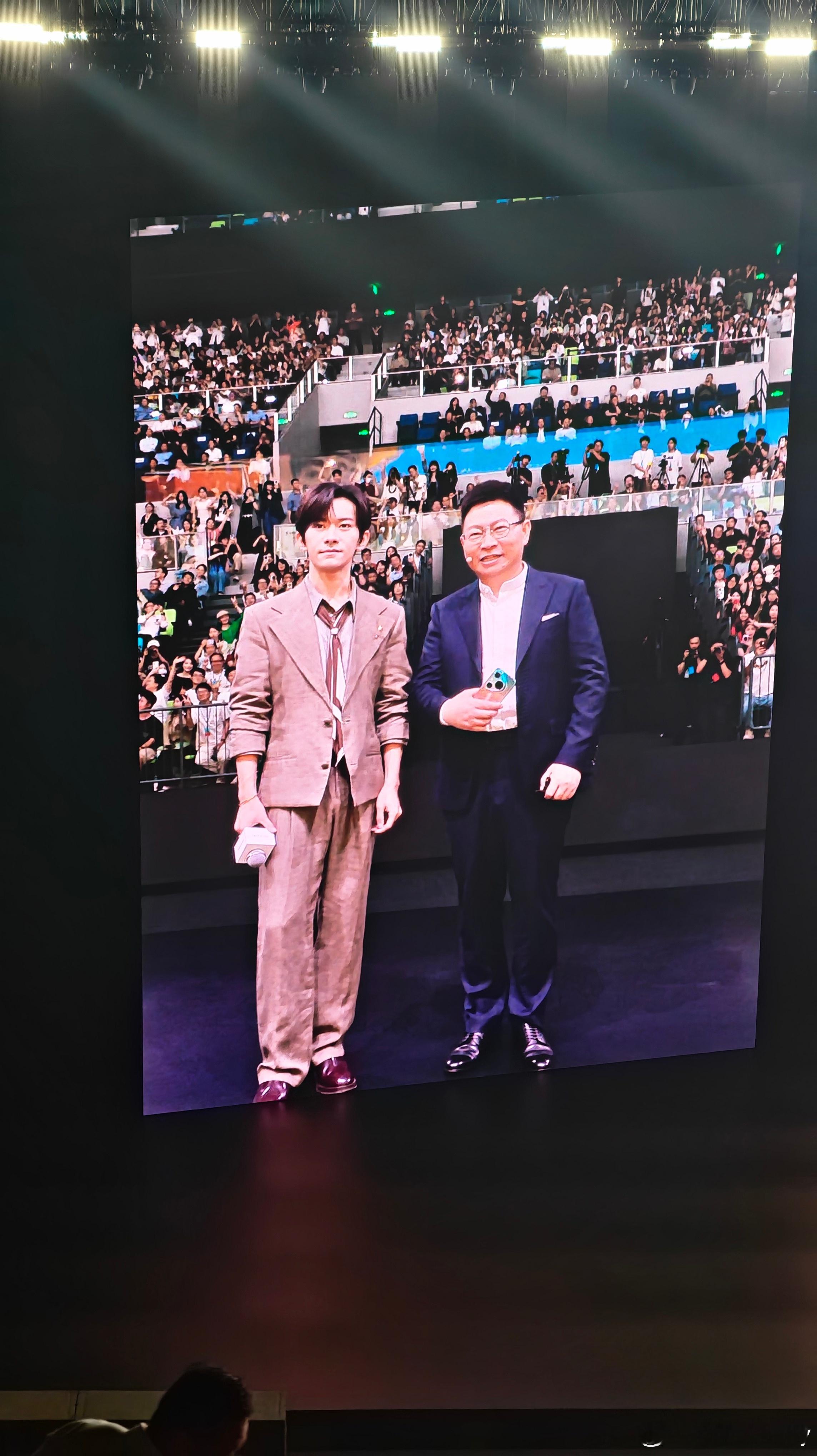 今天和余承东，易烊千玺的大合照 深圳·来福农家院子·河豚特色鱼煲(国际会展中心店