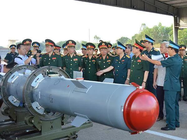 越南空军首次公开展示其之前从俄罗斯引进的、用于苏-30MK2V战斗机的KAB-5