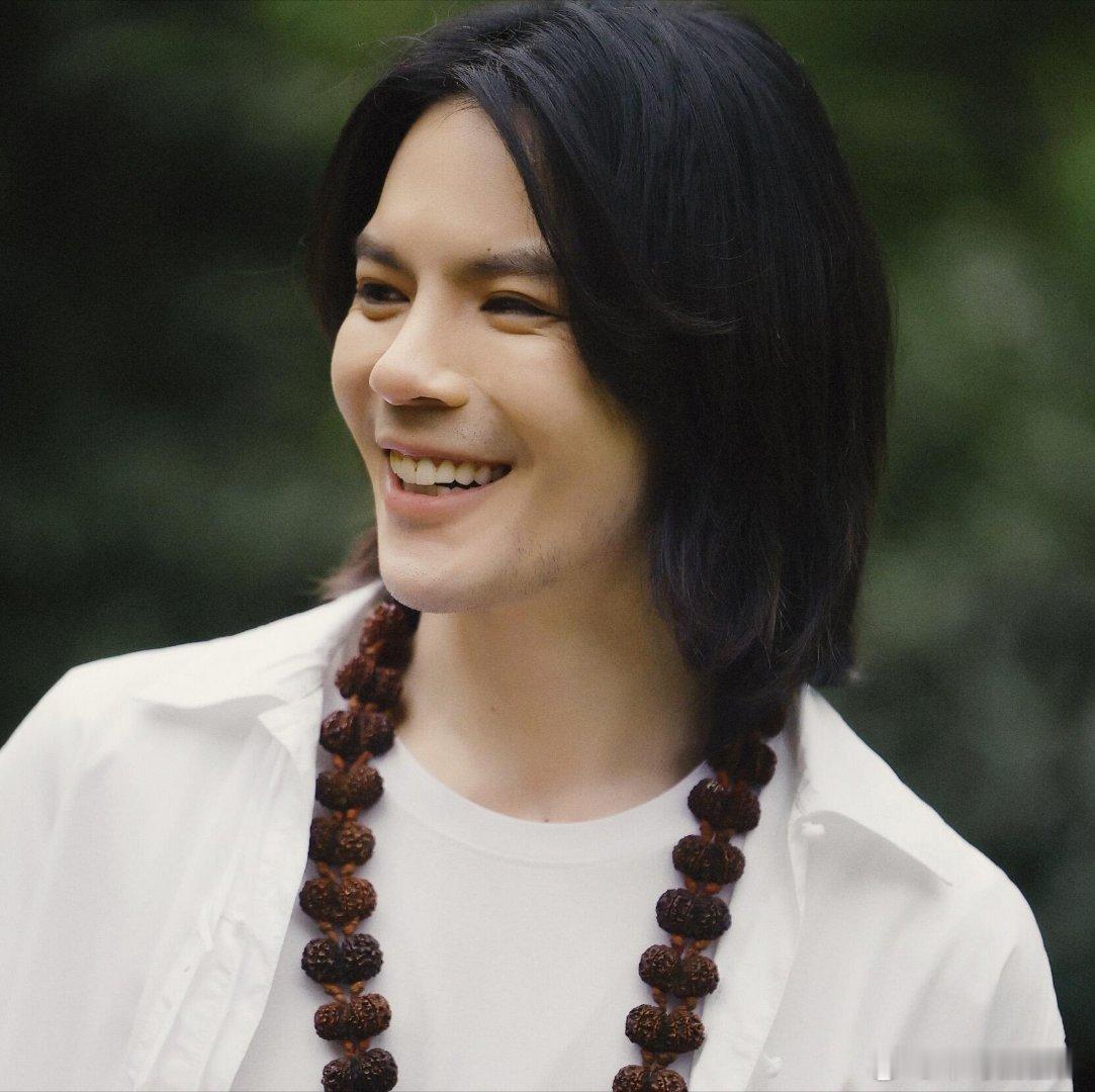 向佐说自己穿女装但拍的都是man剧. 向佐这操作属实绝绝子！一边说男人得man，