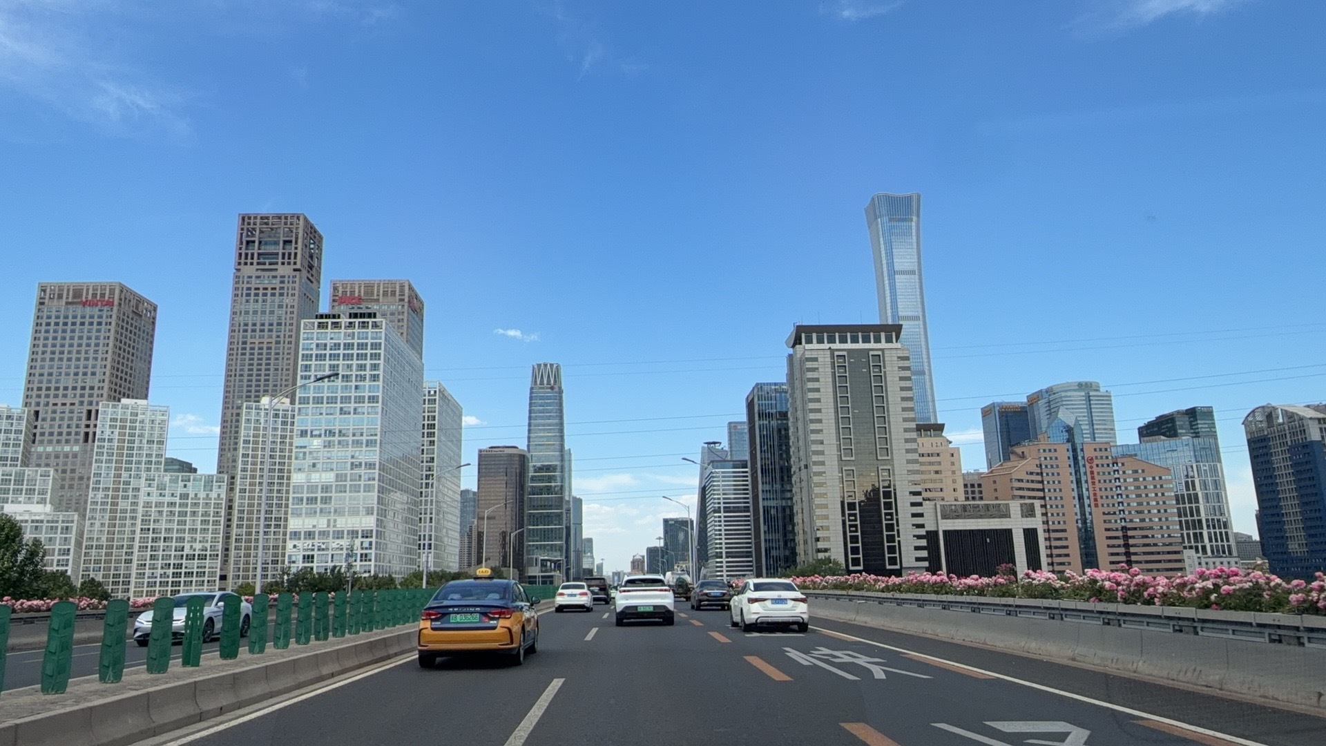 耐克中国高中篮球联赛 北京今天天气真好！出门去公司说耐高东区半决赛，终于在分区淘