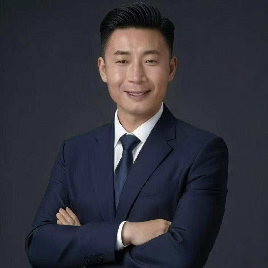 品牌与消费者建立“强关系”，关键在于真诚互动与持续关怀。首先，品牌应深入了解消费