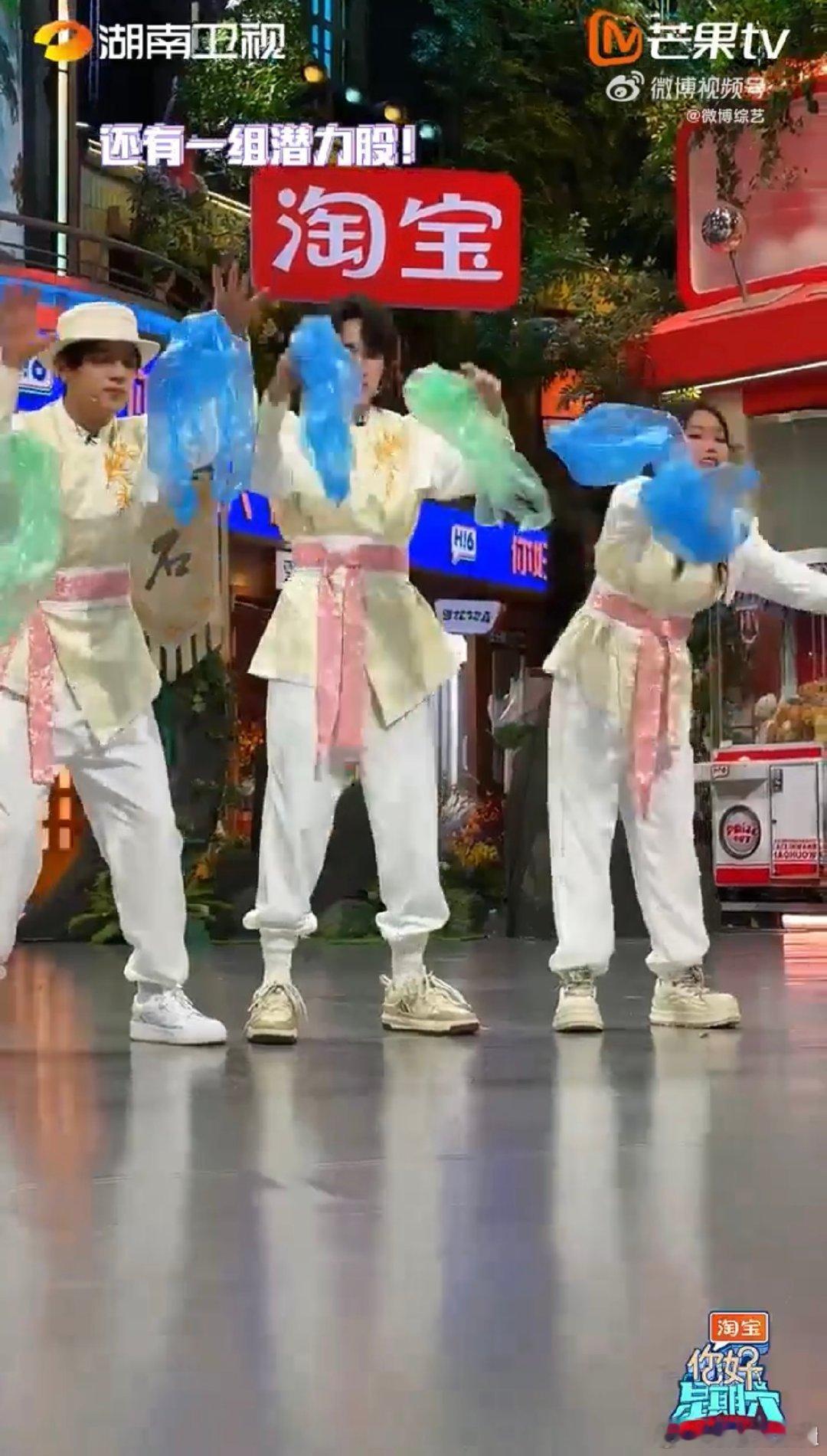 杨洋赵小棠李乃文和塑料袋打起来了你好星期六哈哈哈哈，本波主今天算是开眼了！抓袋子