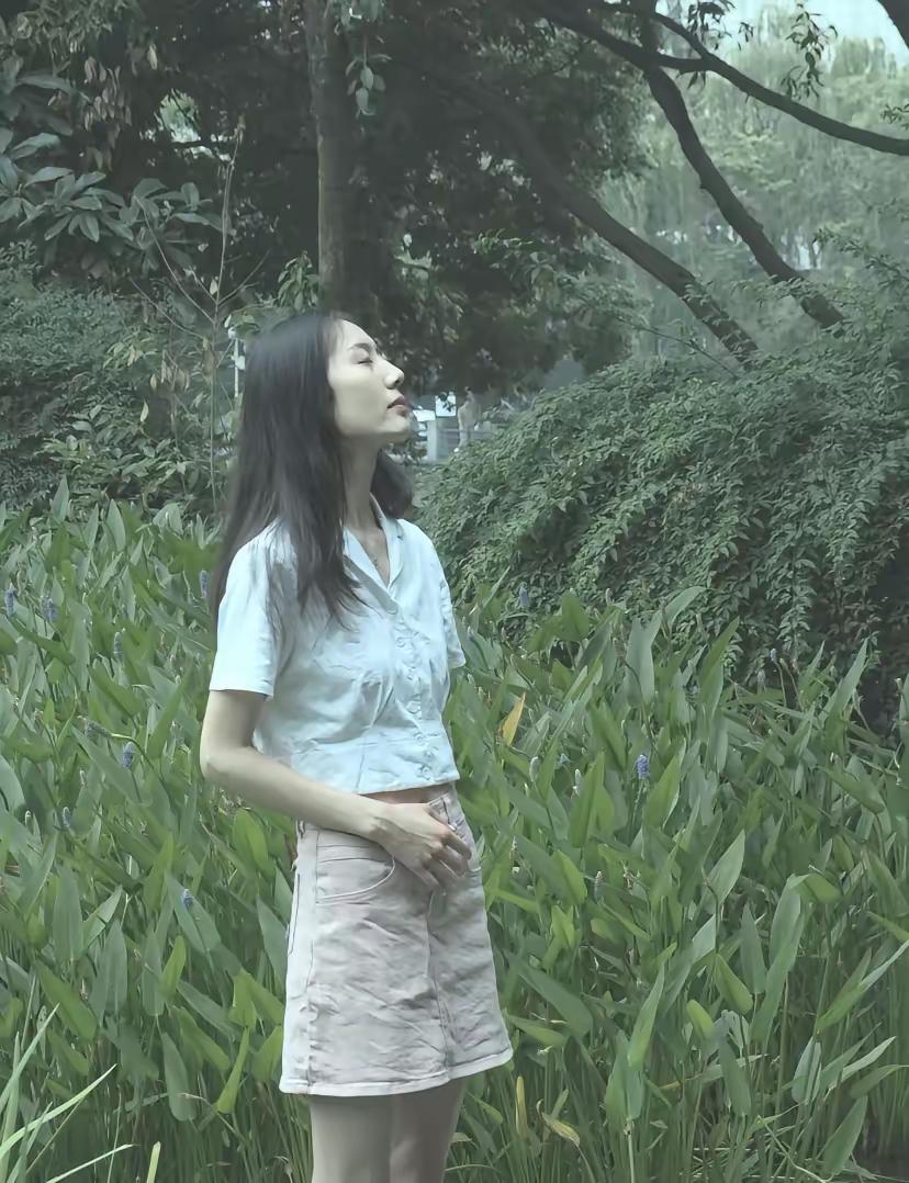 夏日清新穿搭，绿意盎然，享受自然之美。最想对自己说的一句激励的话是什么 初夏度假