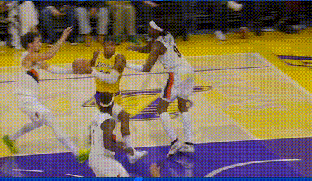 湖人挑战成功！阿弗迪亚先犯规开拓者vs湖人 ​​​