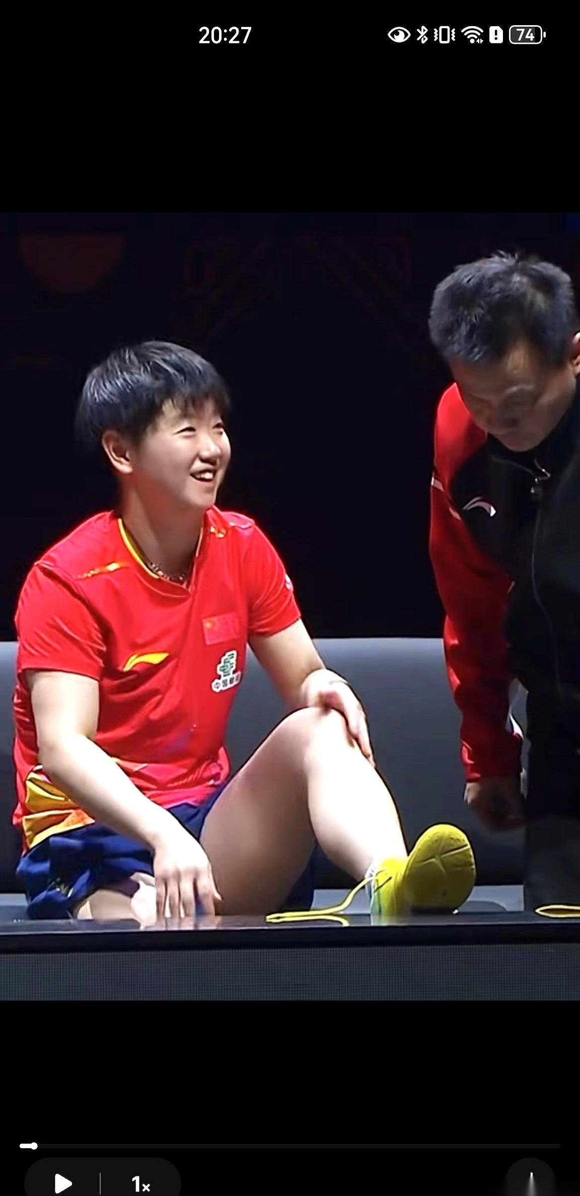 你这一笑，我心都碎了。
真的，比你直接哭出来还让人难受。隔着屏幕都能感觉到，你那