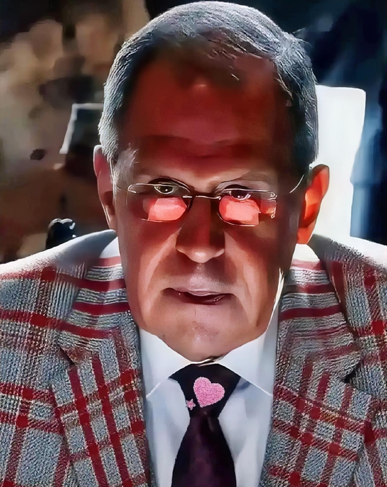 俄罗斯突然搁下狠话！

4月28日，俄罗斯外长拉夫罗夫突然甩出一句狠话：必须立刻