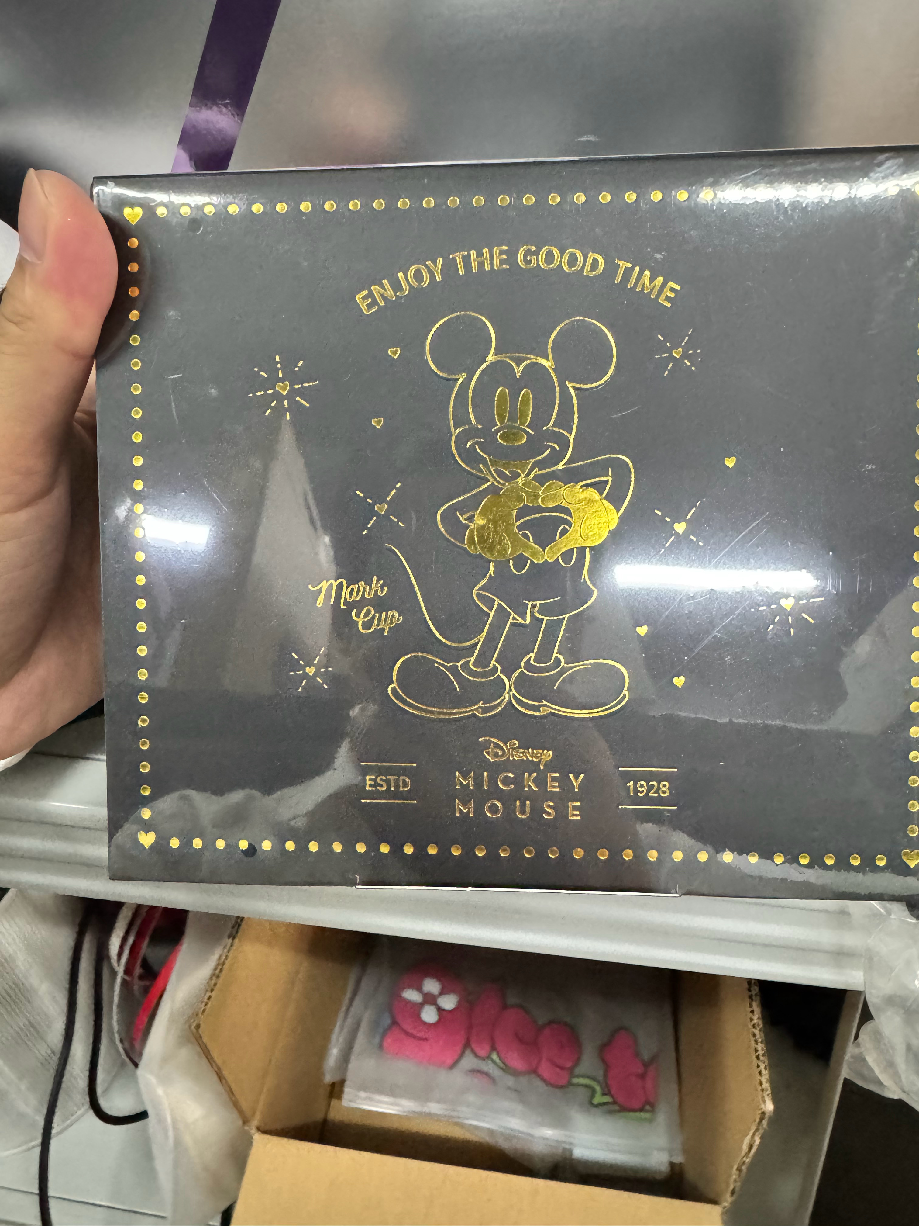 下半年第1天开始，抽1个铁粉送1个米奇系列爱心浮雕马克杯(墨黑)，官方卖100多