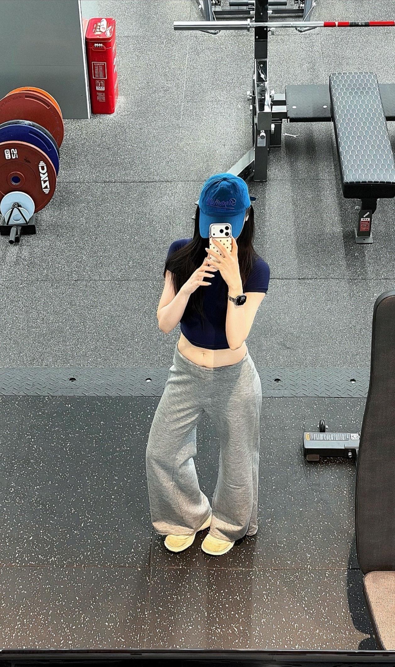 健身我有三不练。吃饱了不练 没有吃饱不练 没有吃到喜欢的不练