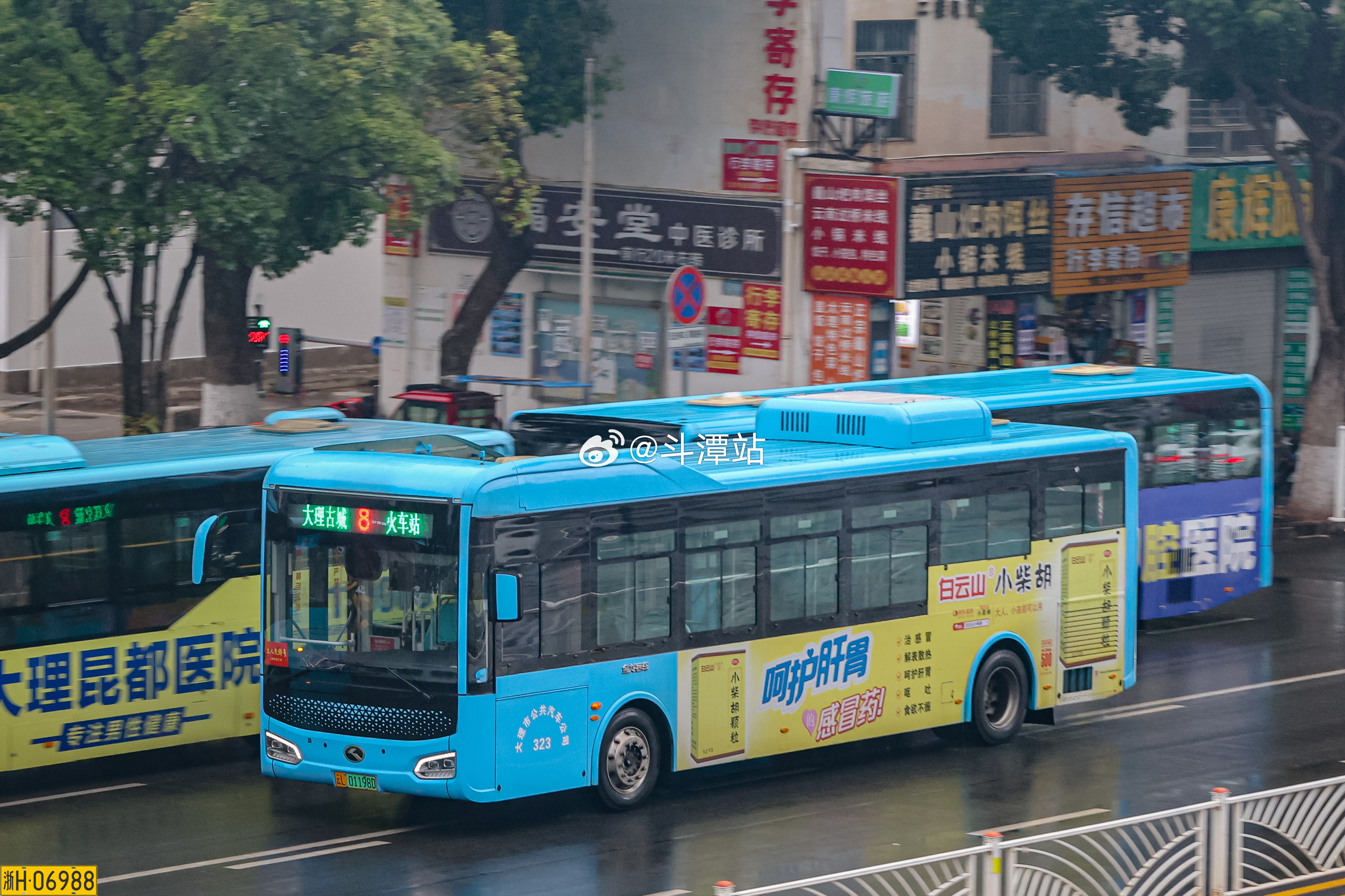 【彩云之南·大理篇】由于大理城区的海拔较高，气候相对凉爽，该地区大部分公交车并未