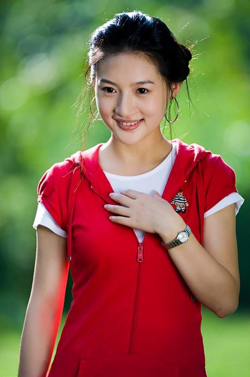 生活手记选了就往前，拼过便无憾。结果如天边云，聚散由它去。不如学行云自在，效流水