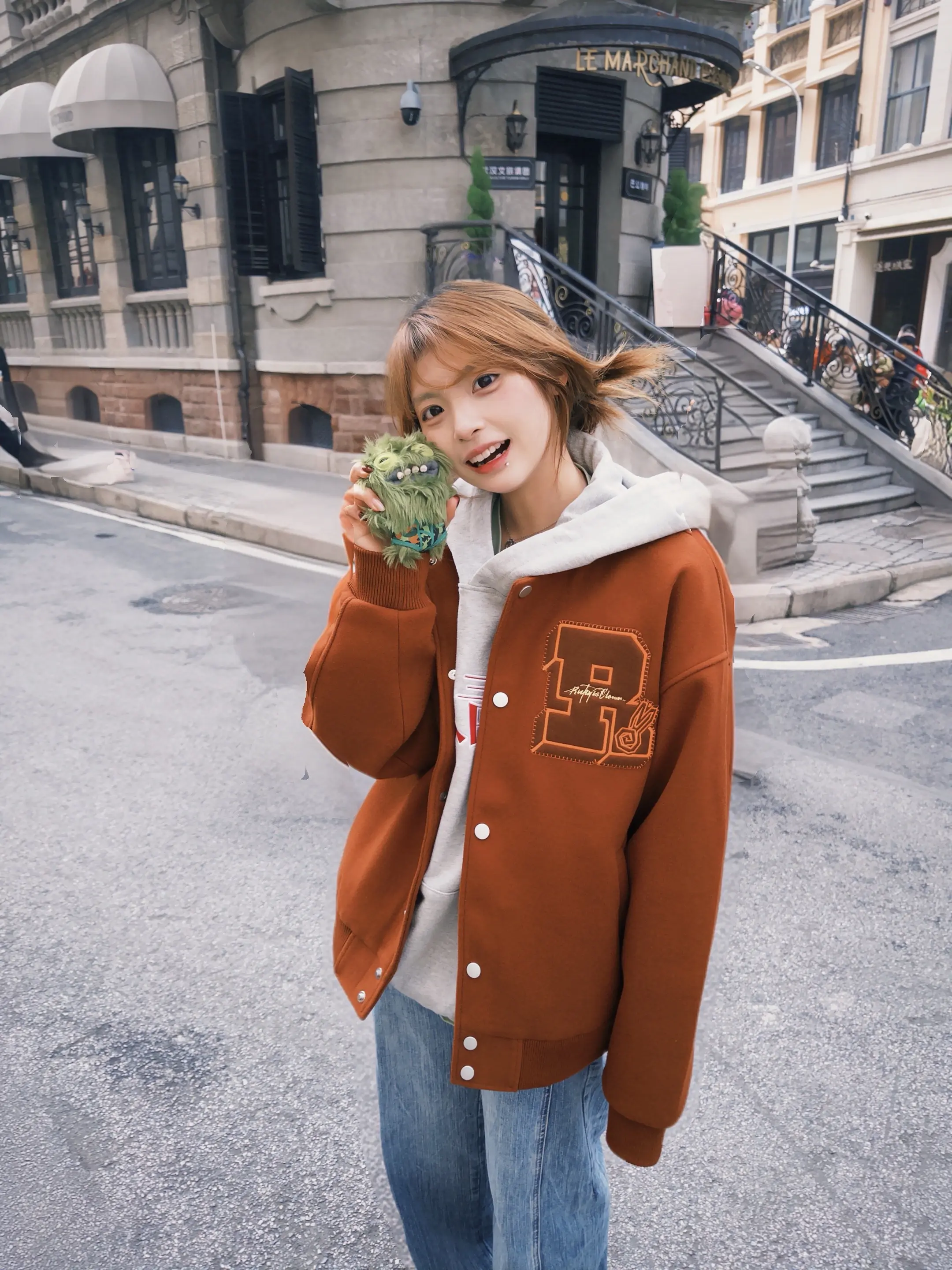 有人引导爱恨，有人像伥鬼一样索取，而你始终眉眼弯弯的问我，今天开心吗