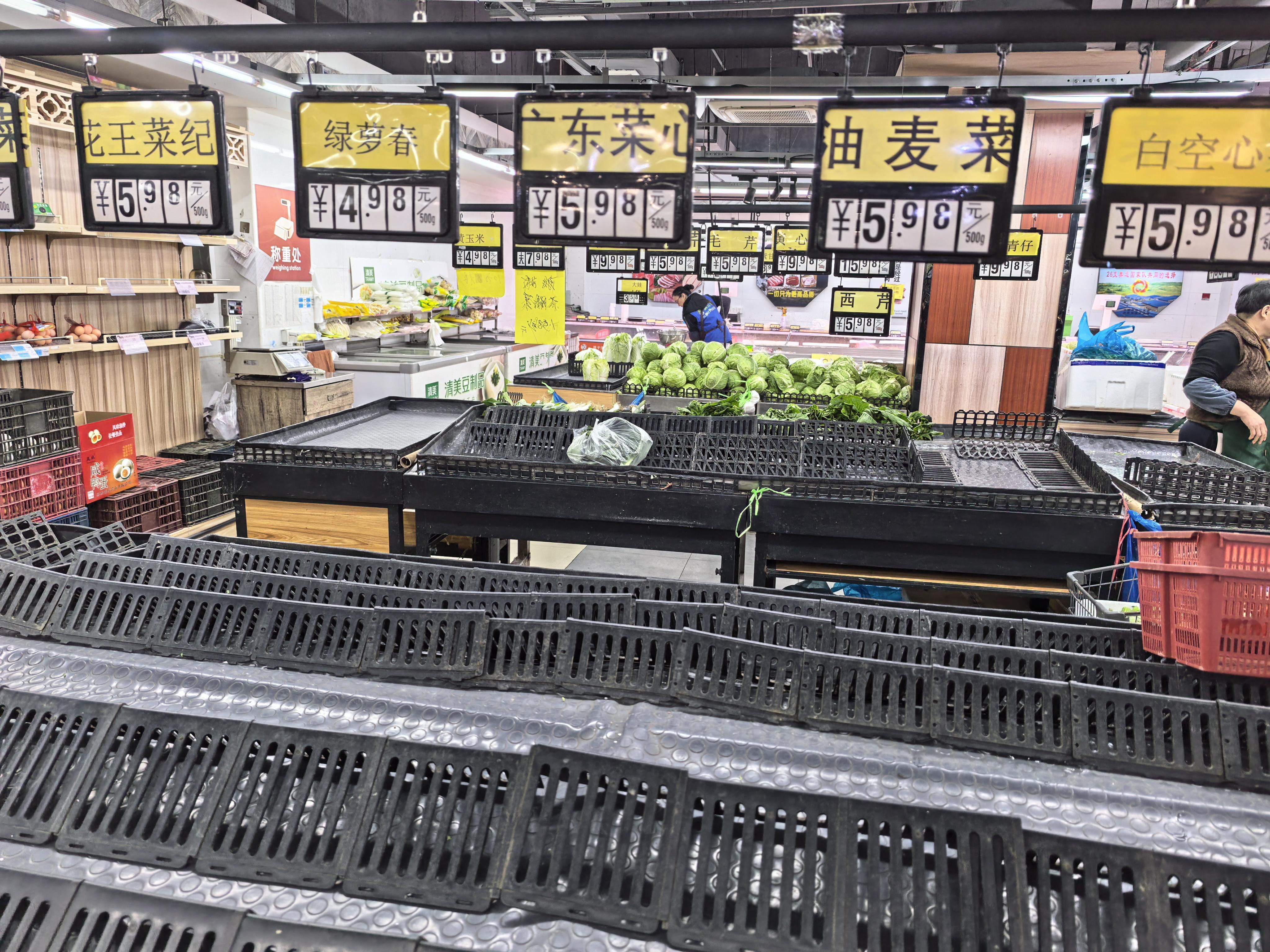 楼下超市要搬家了，字面意义上清仓甩卖然后就知道中国人如无必要不吃卷心菜也算是某种