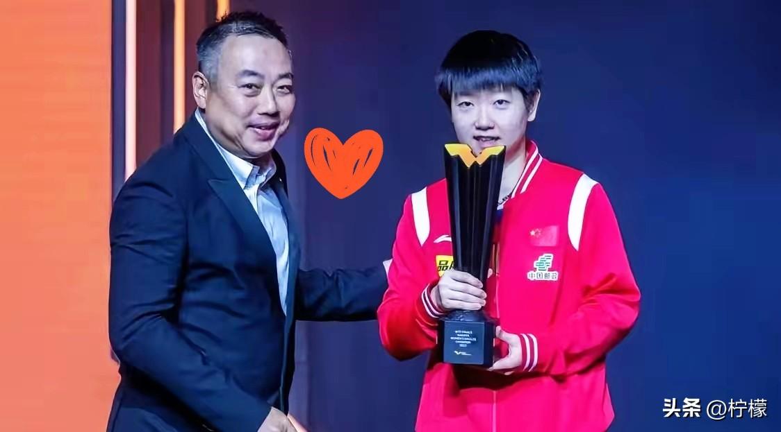 现在好了，
全国人民都知道，
刘国梁专程飞新加坡，就为看孙颖莎这场球。
 
这消