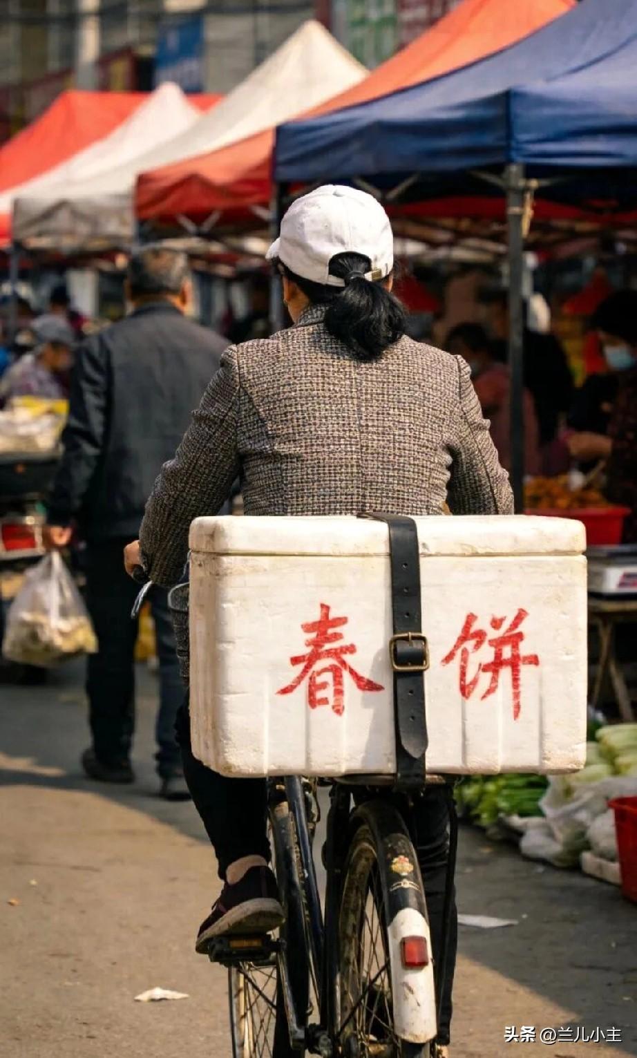 流动的春天的味道，推自行车卖春饼的二胎妈妈，让我格外敬佩！
我要上精选-全民写作