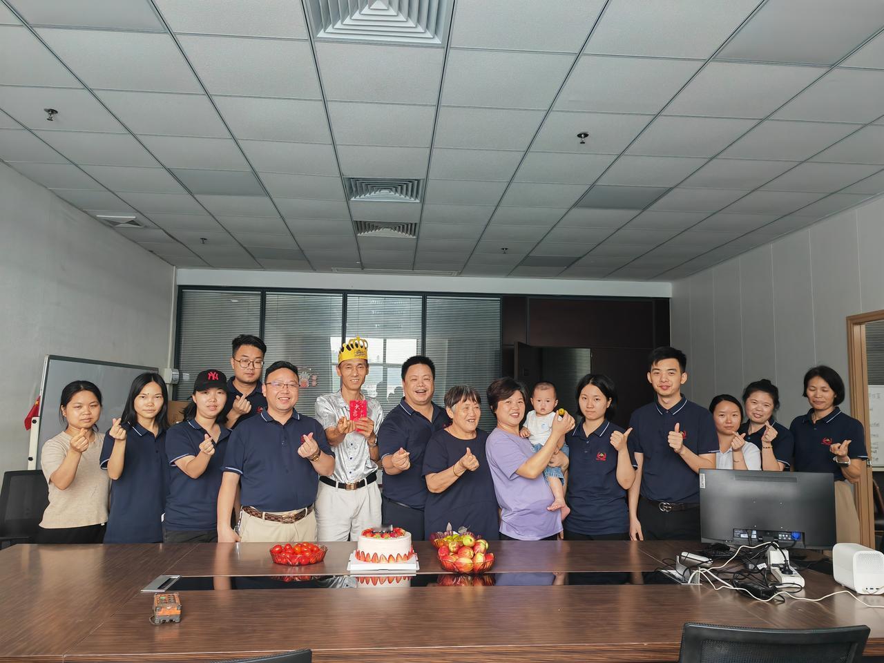 上联:穷在闹市无人问，求下联