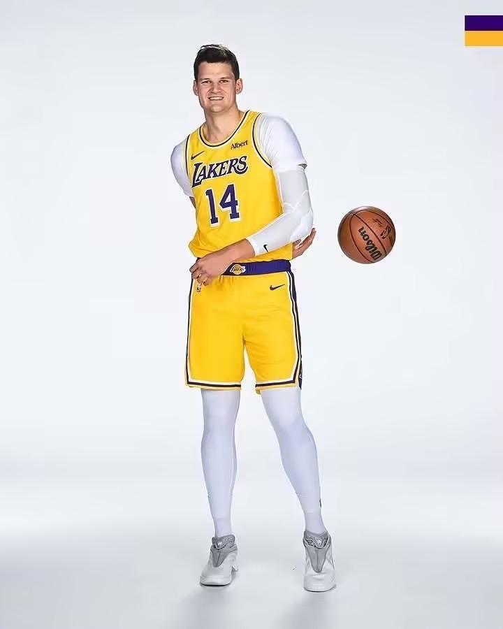 杜伦与凯斯勒签约合同太值了
1、年龄：杜伦22岁，凯斯勒25岁
2、身高：杜伦2