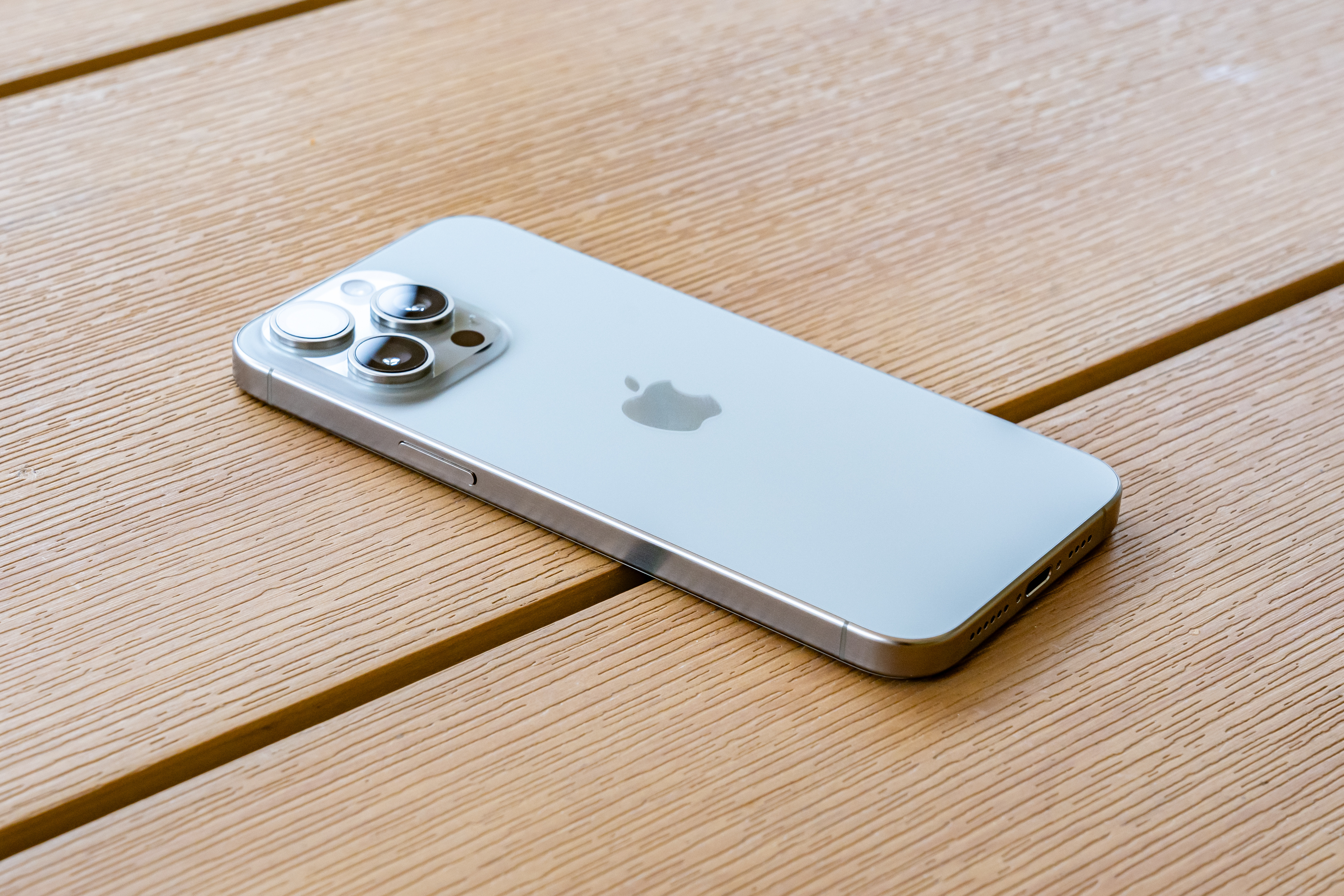 #曝iPhone17将推Slim机型#16还没出17消息就来了，论流量密码还得是