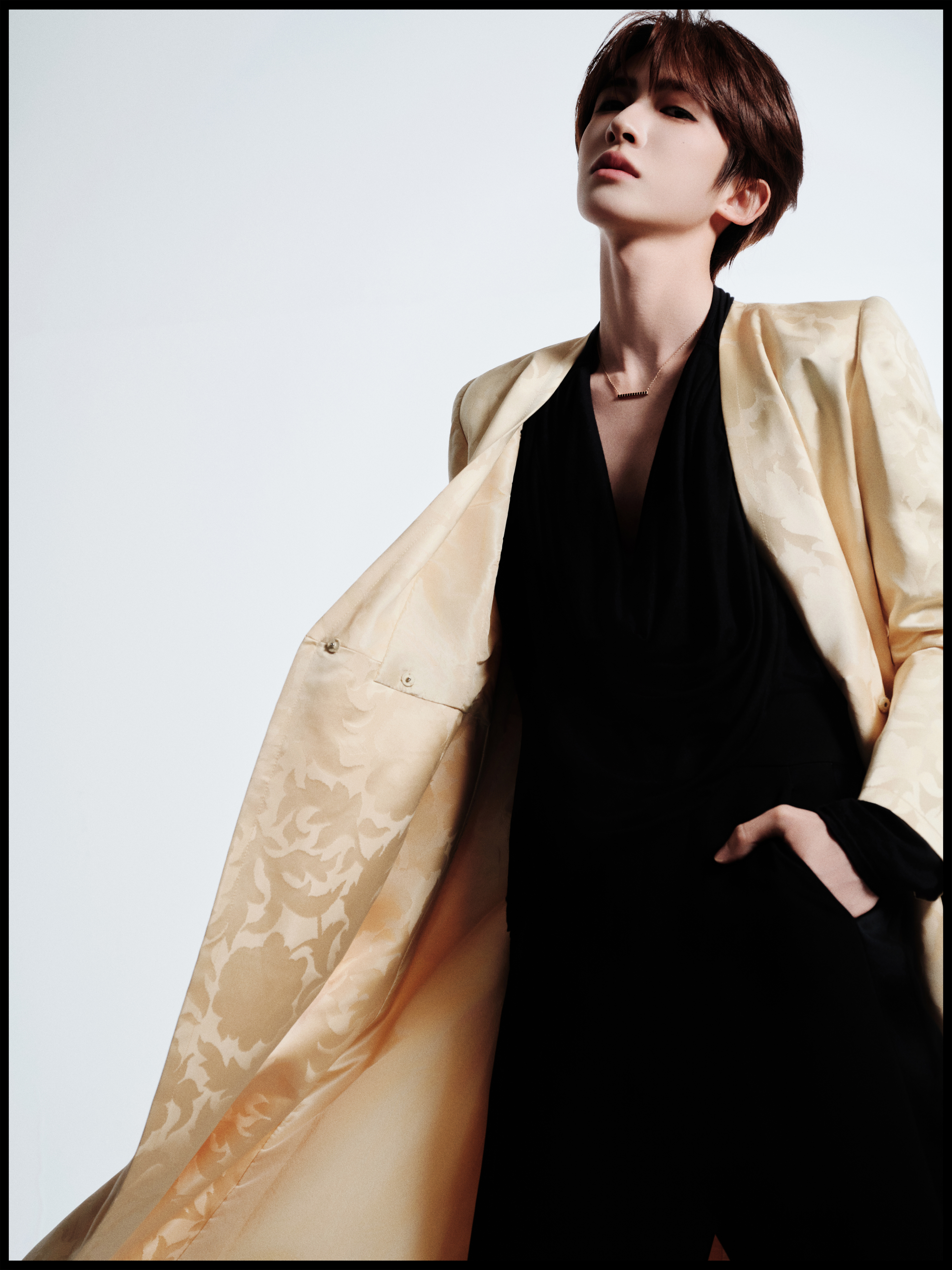 刘宇今日出席微博视界大会造型图集，带来的是Givenchy古董高定，这一套是来自