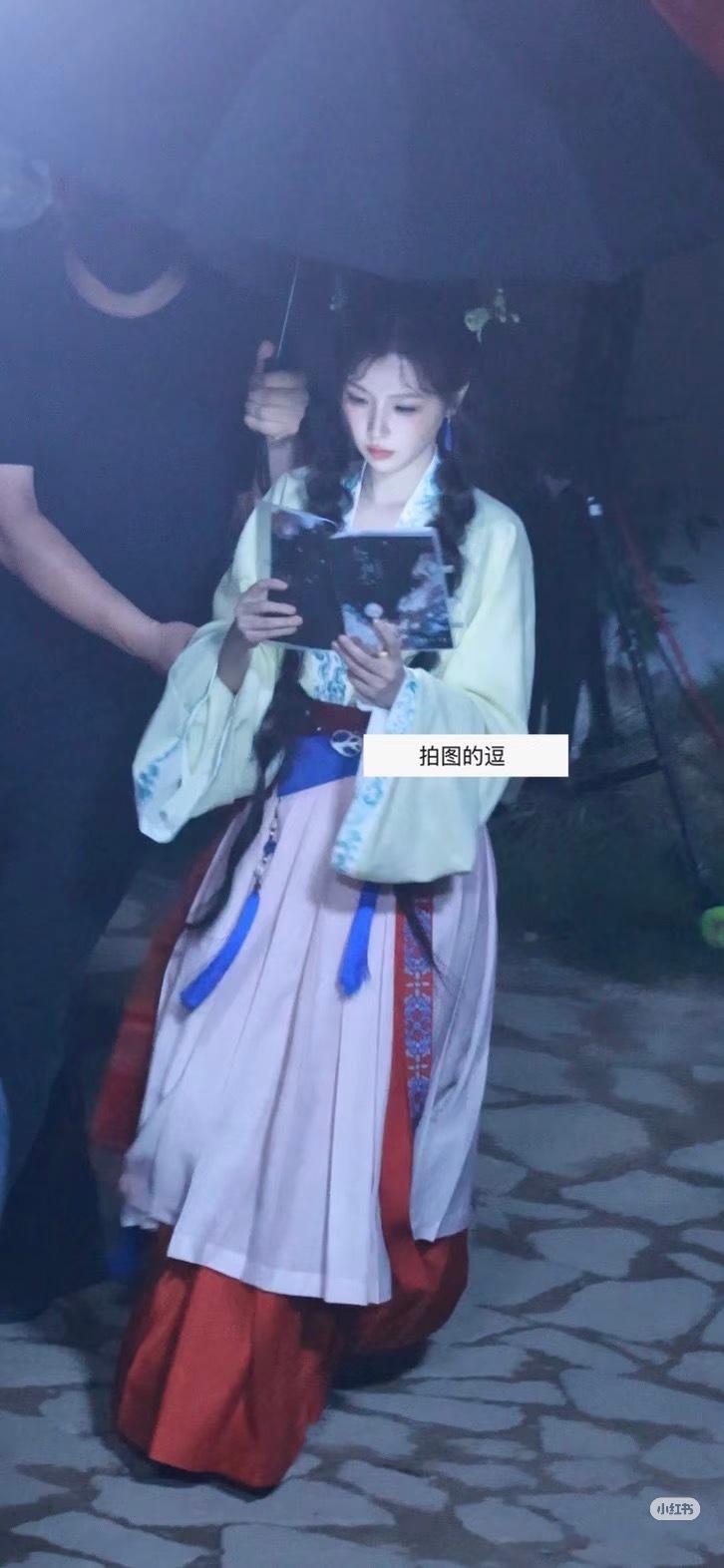 脸蛋好小啊宝贝 