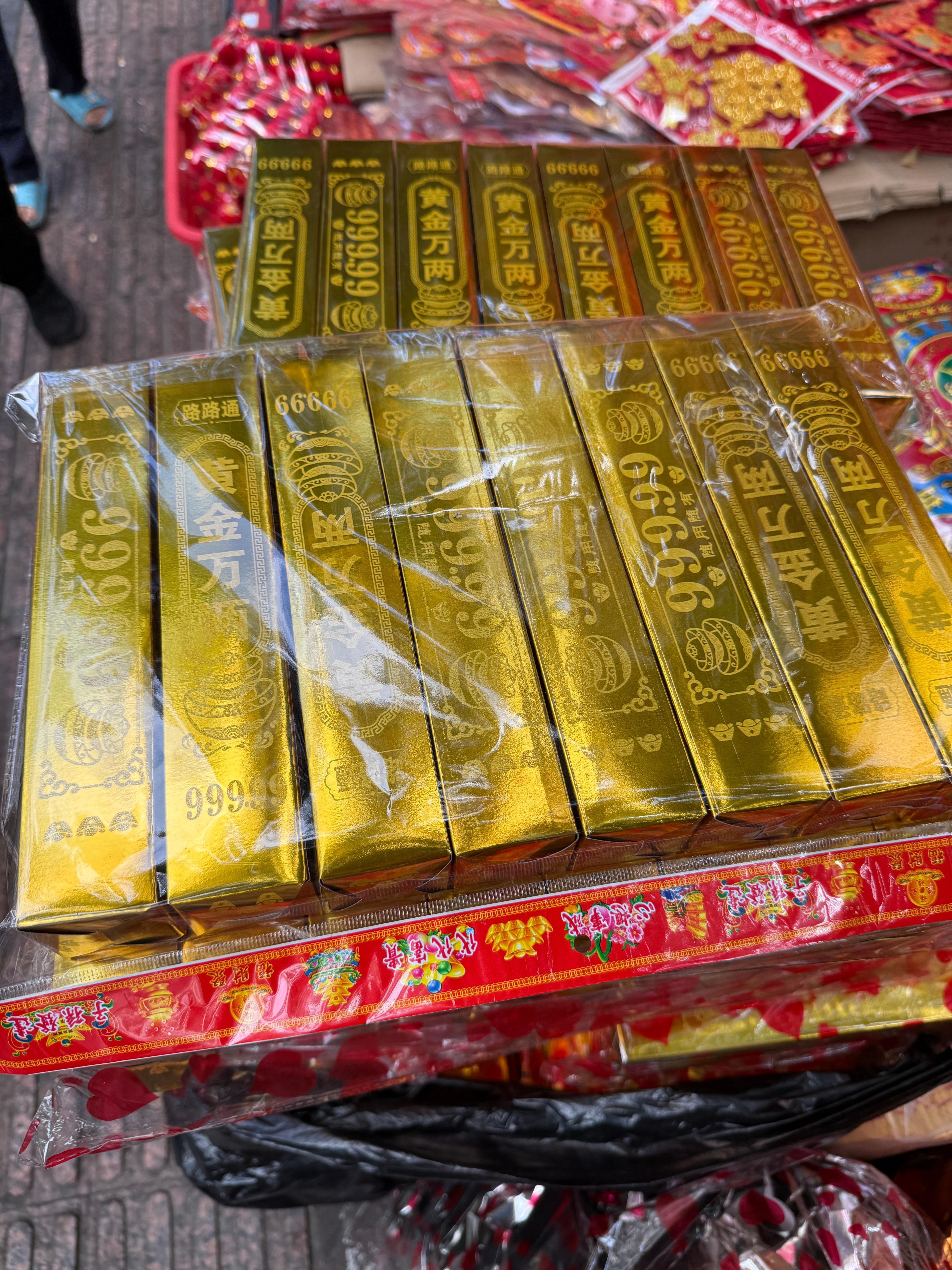 在大街边明目张胆卖“黄金”，不担心被偷