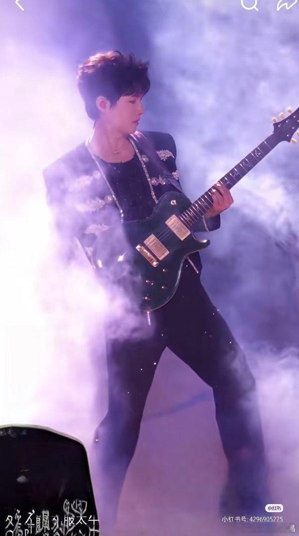 陈楚生晚礼服中间一整段致敬迈克尔·杰克逊的8首歌：Thriller➡️Beat 