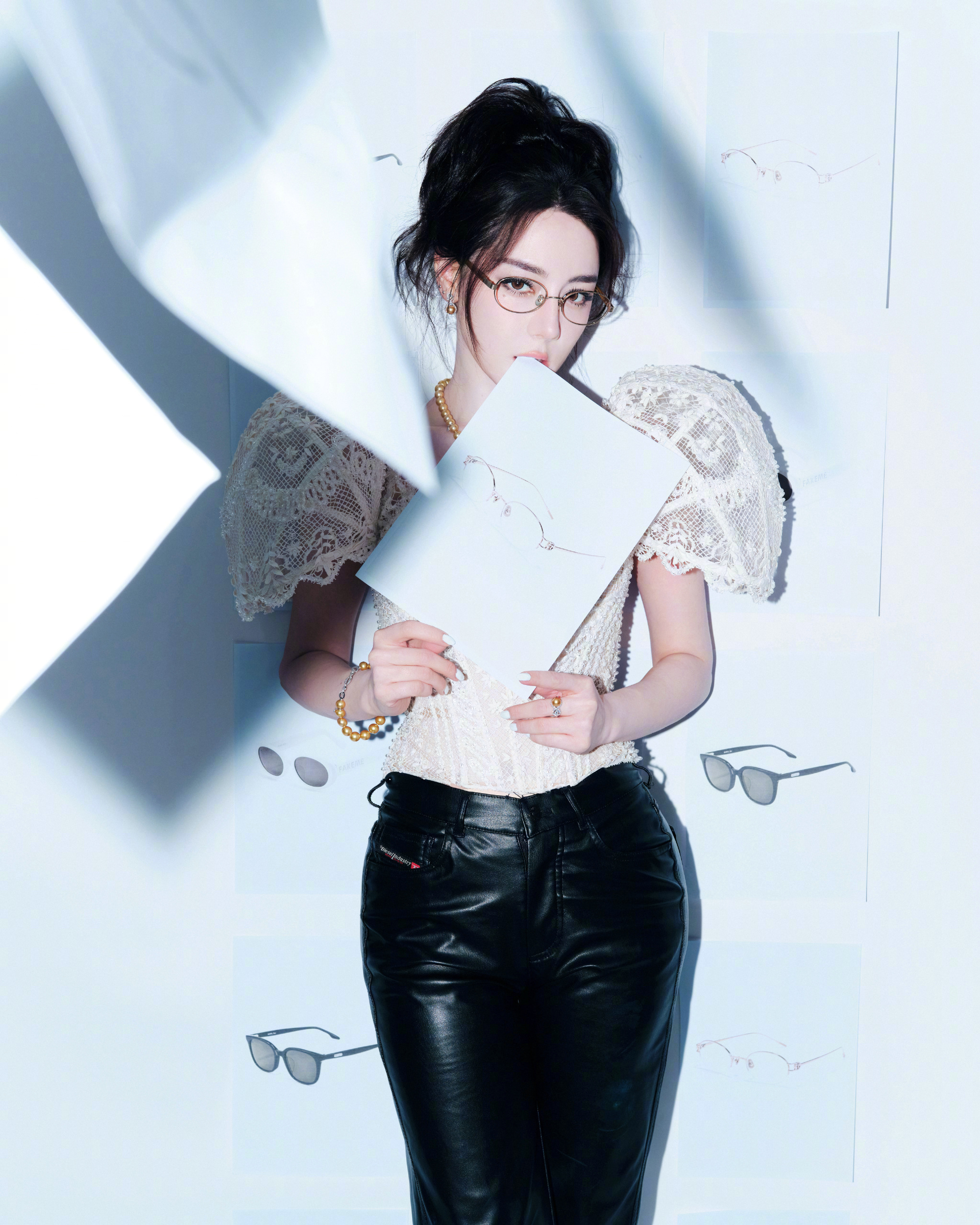 迪丽热巴  今日直播造型大片，穿着Ulyana Sergeenko 2026春夏