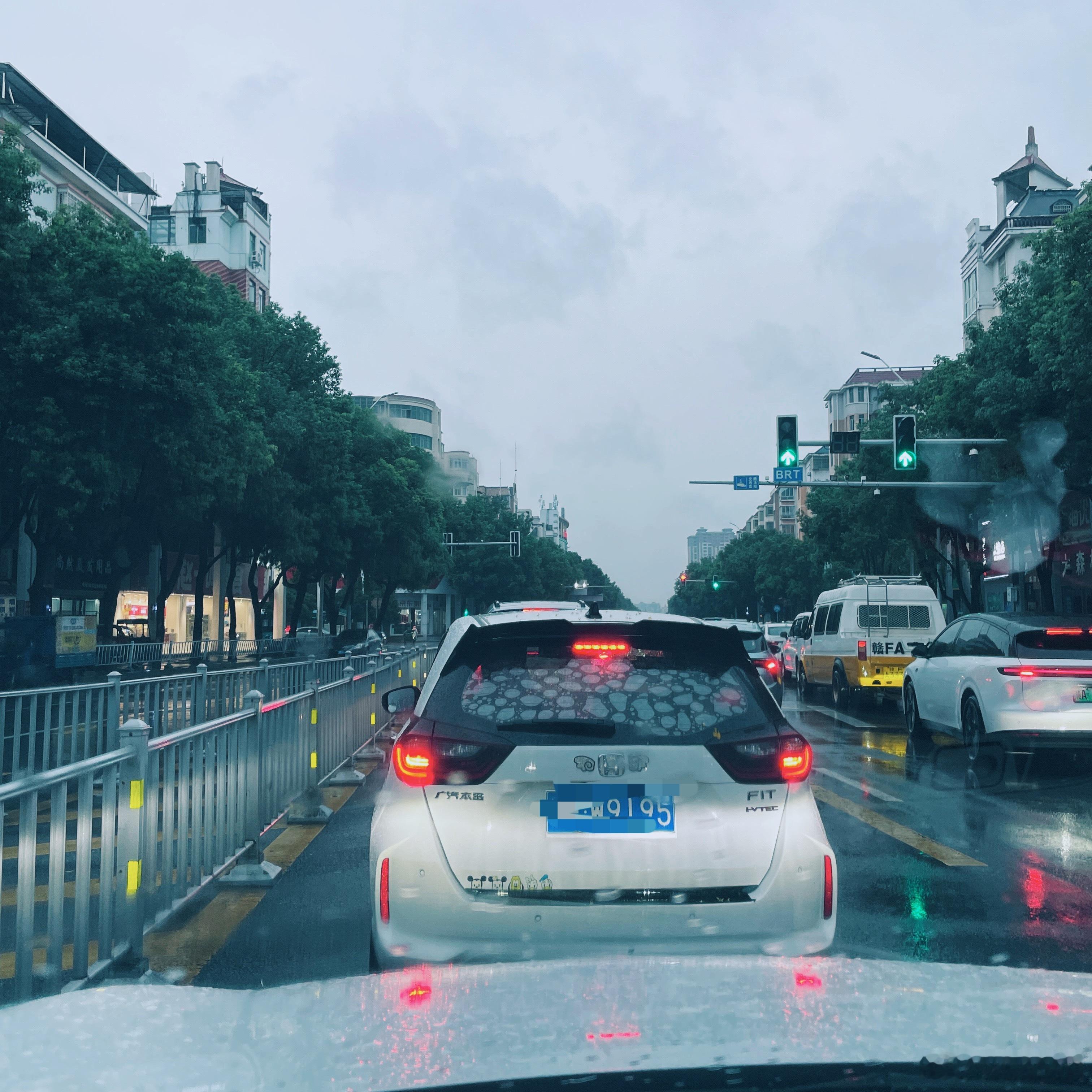日常[超话]  下了几天雨，对于九月，很少见。 ​​​