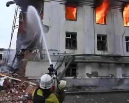 特朗普曾在采访时放出狠话：只要俄罗斯对乌克兰出手，美国将会对莫斯科进行轰炸。
