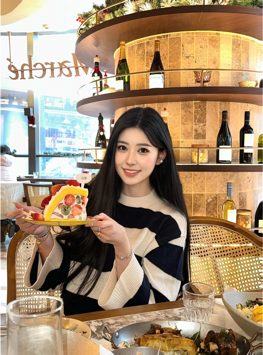 存一组和蛋糕的拍照姿势🎂