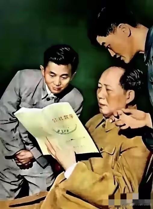 老人家看的这本书，封面写着公社教学四个字，在我家里虽然也有很多书，我也看过不少书