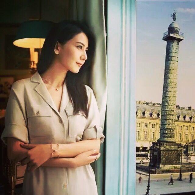 刷到姐姐这组图真的被狠狠戳中💫 她穿简约衬衫的样子太有松弛感了，眉眼弯弯笑起来