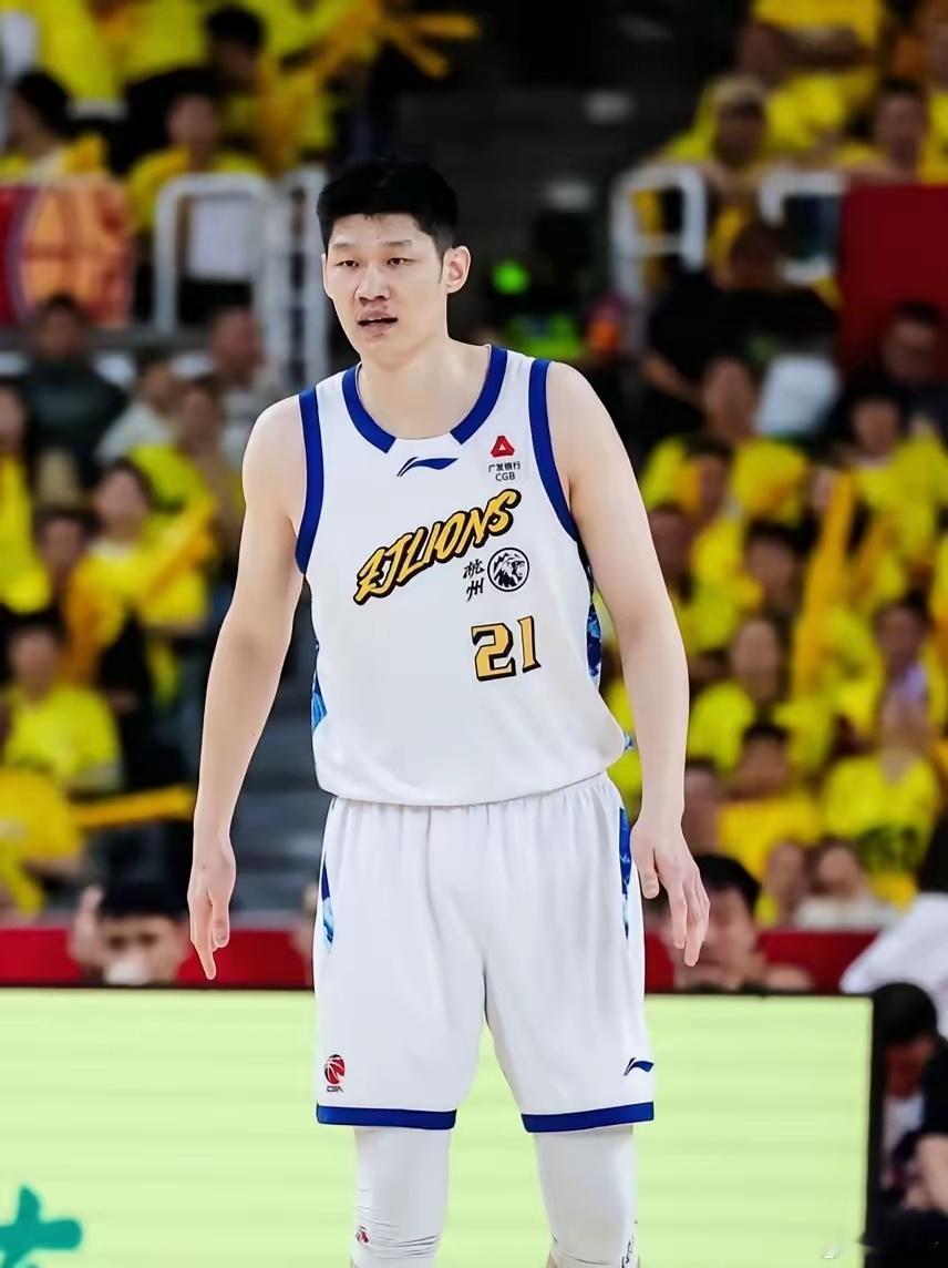 CBA总决赛G3战报核心低迷！胡金秋28分钟10中4仅得10分4板，正负值-28