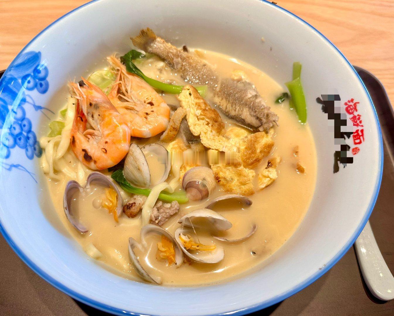 燃烧的陀螺仪  家附近新开的海鲜面馆，特地来尝尝味道很惊艳