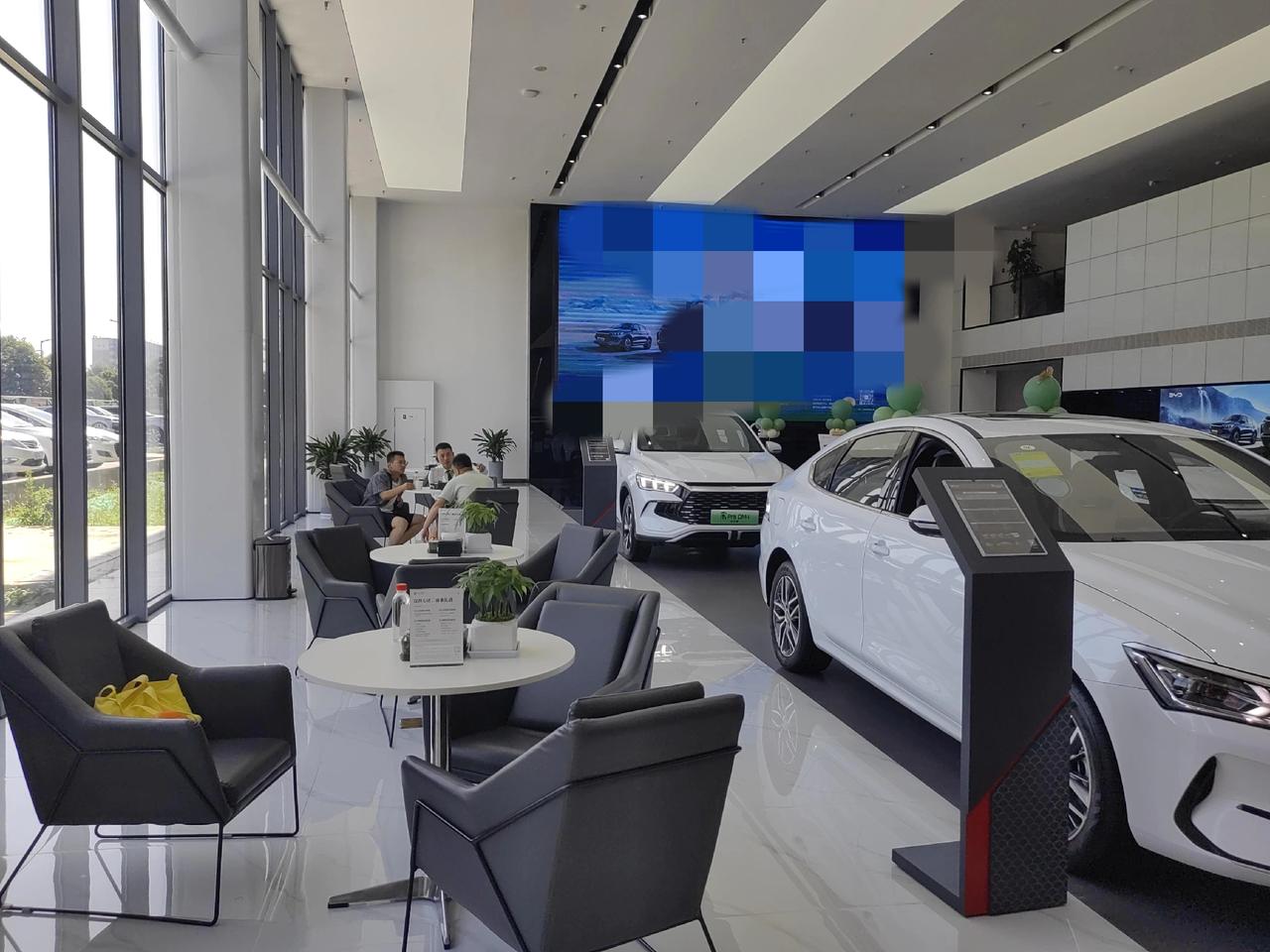 这羊毛也太能薅了！浙江一男子买车后狂薅店家羊毛，一年进店吃饭高达260次，还带饭