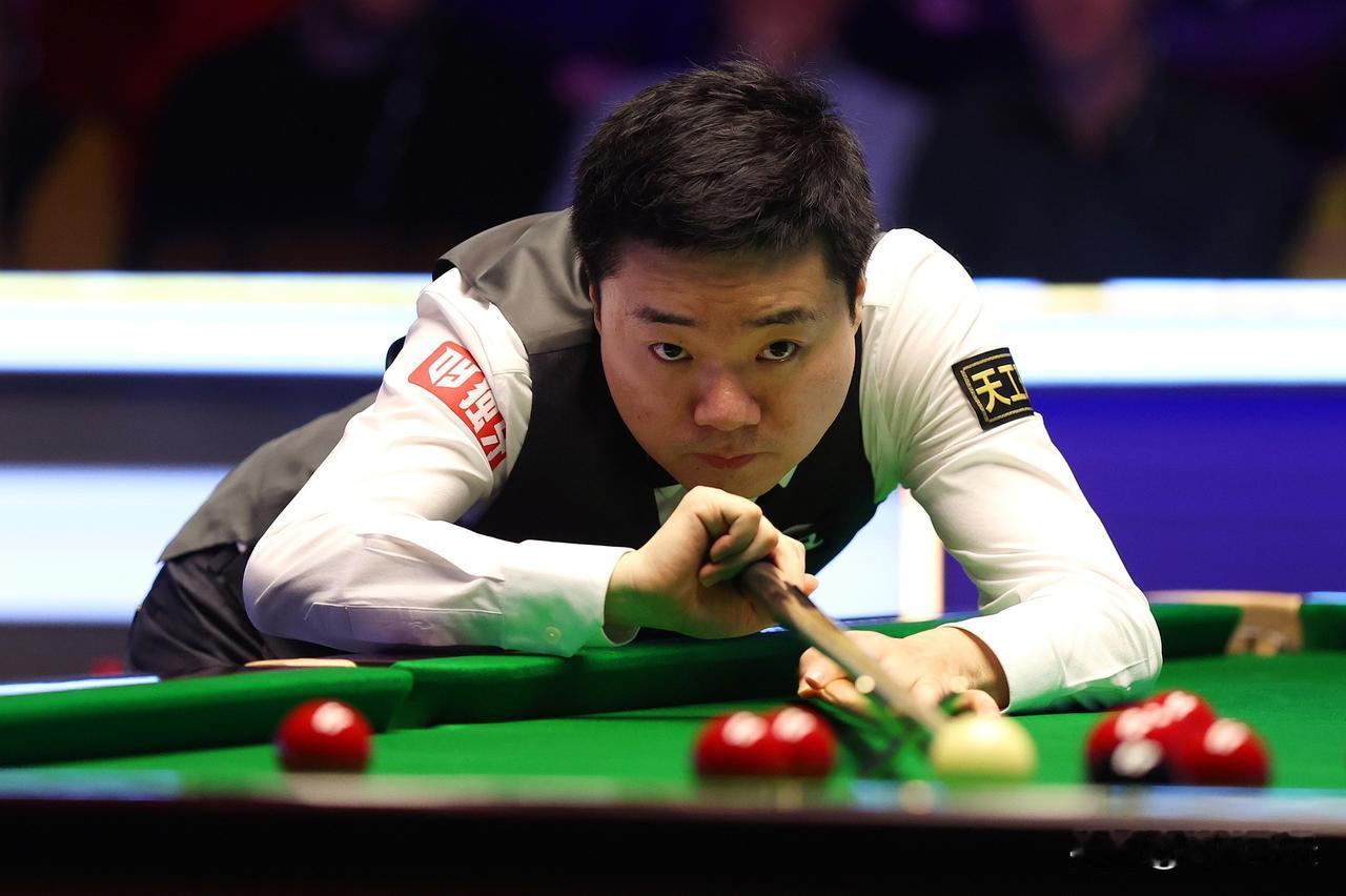 丁主任难敌霍金斯
北京时间2月3日，2026年香港斯诺克世界大奖赛，丁俊晖VS霍
