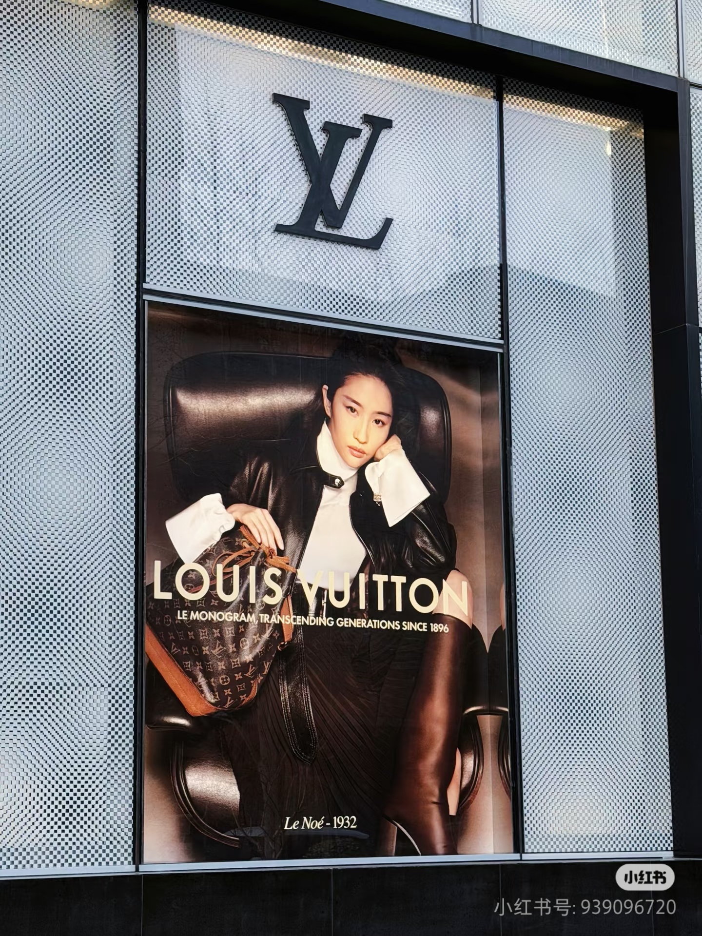 辽宁大连时代广场，刘亦菲LV户外地广/硬广，铺满全世界