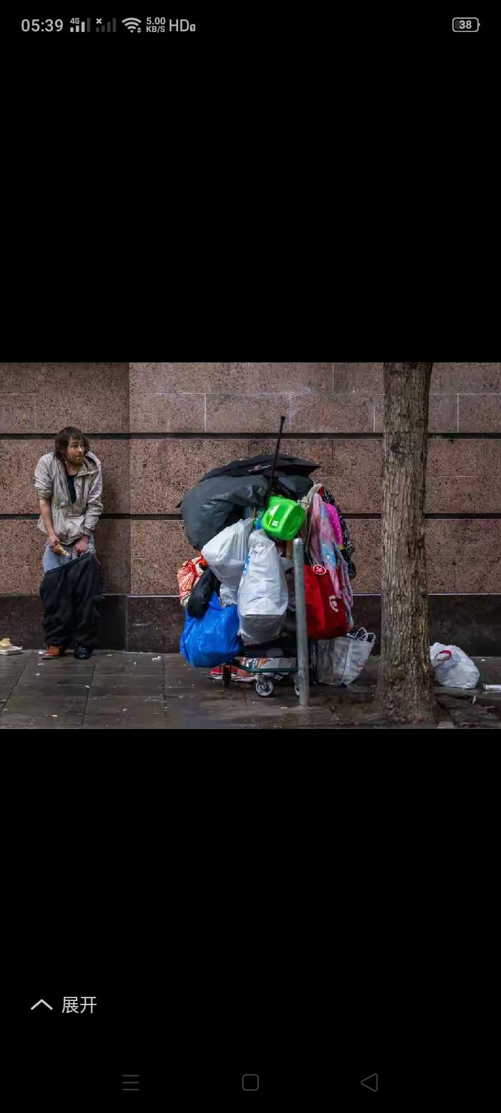 新华社发的一组图片。我想知道美国流浪汉是如何过新年的？
作为全球经济第一的大国，