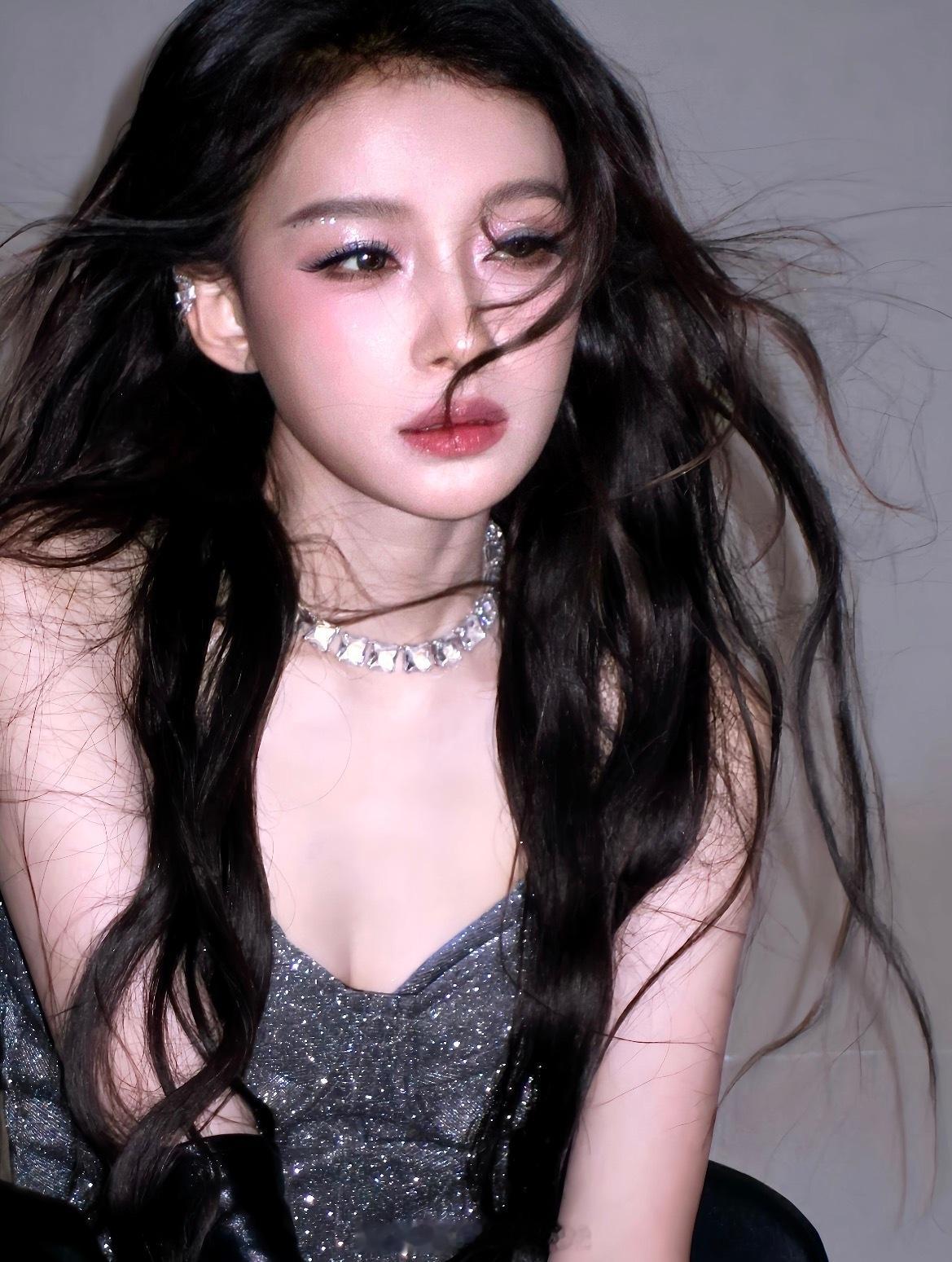 飒飒飒！狠狠地被孙怡爽到了孙怡新剧抽烟路透