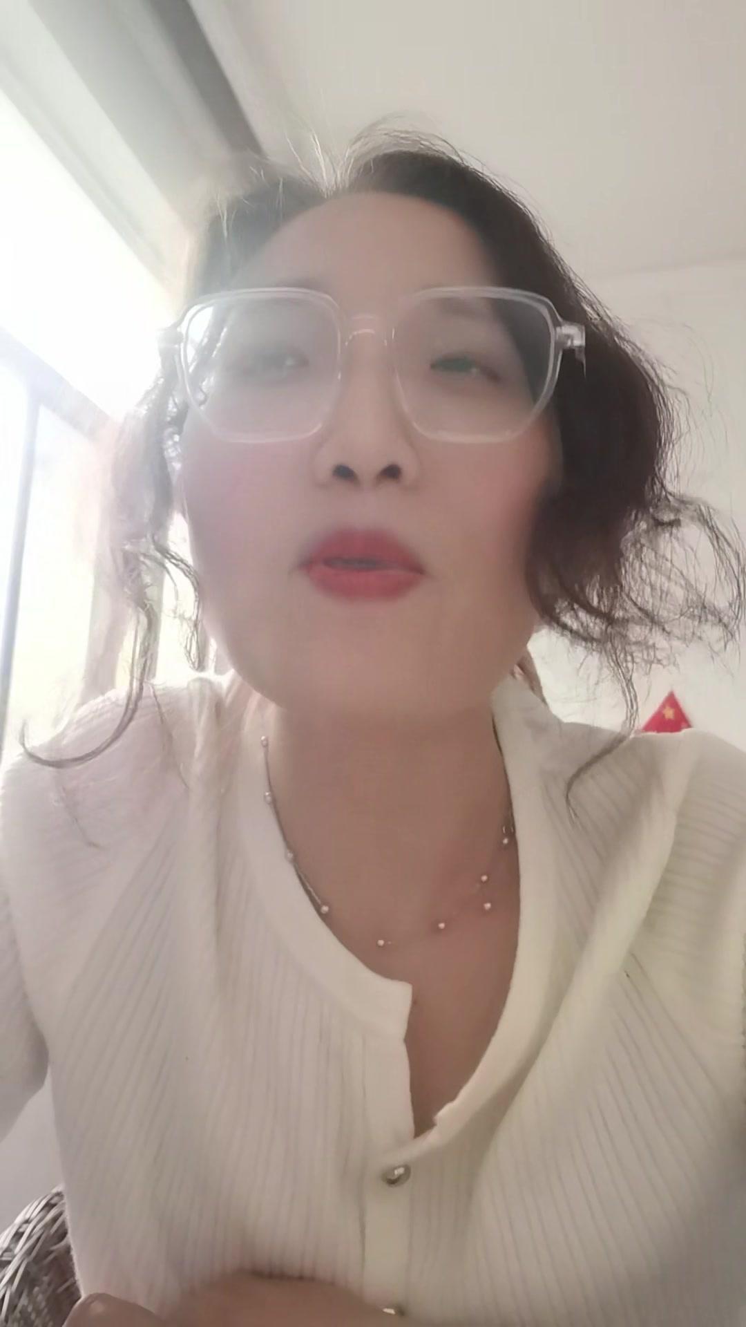 喜欢一个人最大诚意是什么？喜欢一个人最大的诚意，是在每个时期都愿意把最珍贵的东西