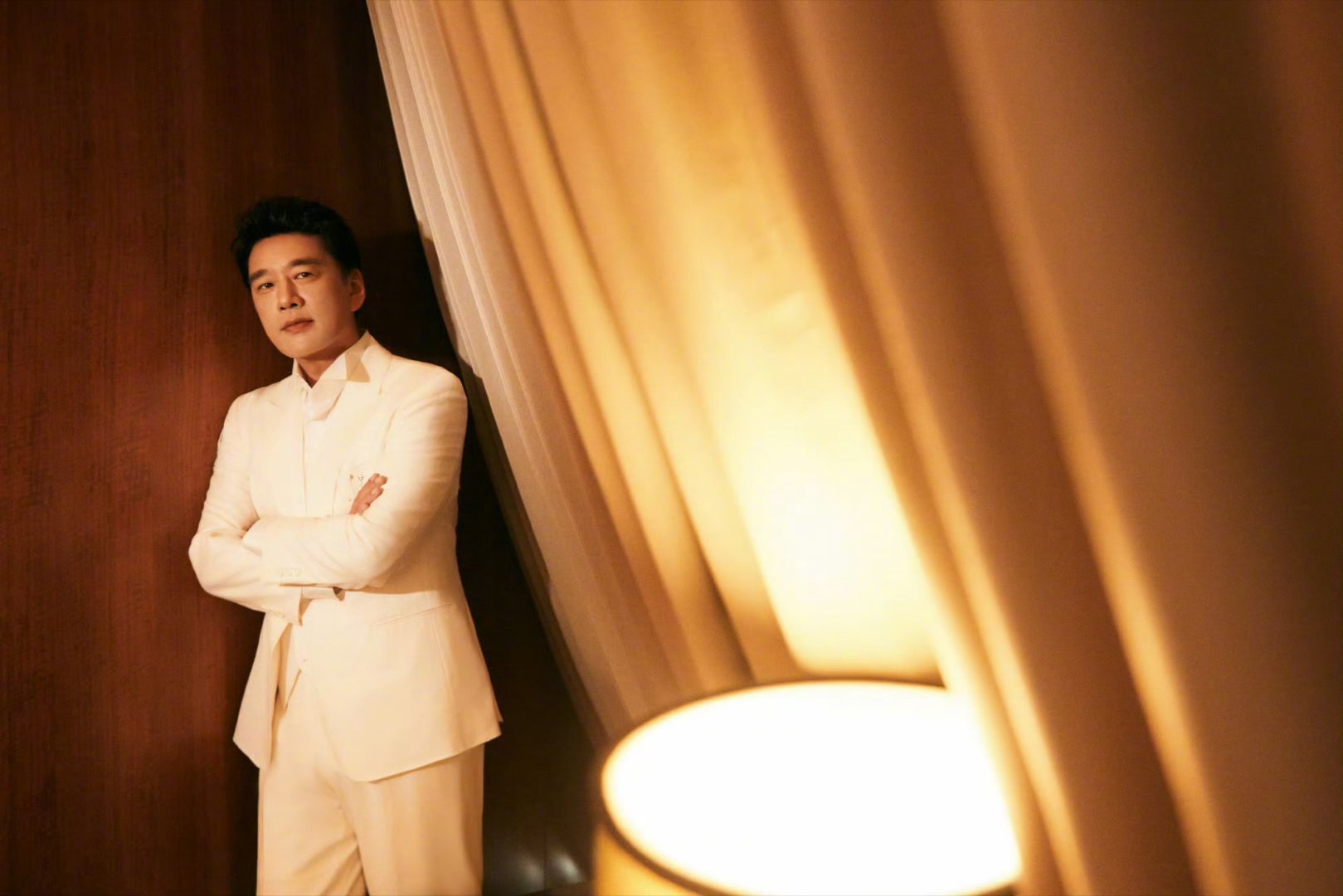 王耀庆完全演我上课时的状态 红毯上和出发图里的是两个王耀庆