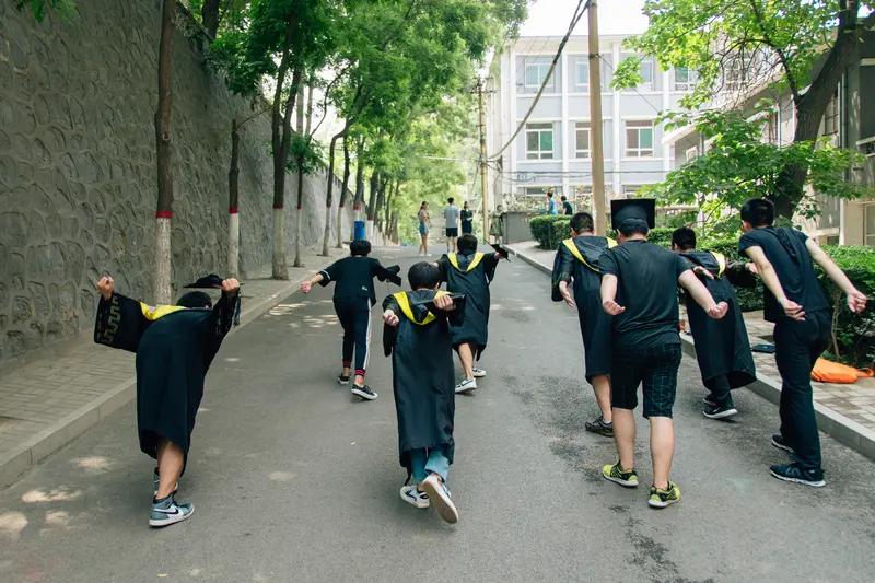 西交大少年班学生，靠题海战术是刷不进的，考察的是综合能力，高阶思维。思辩能力。