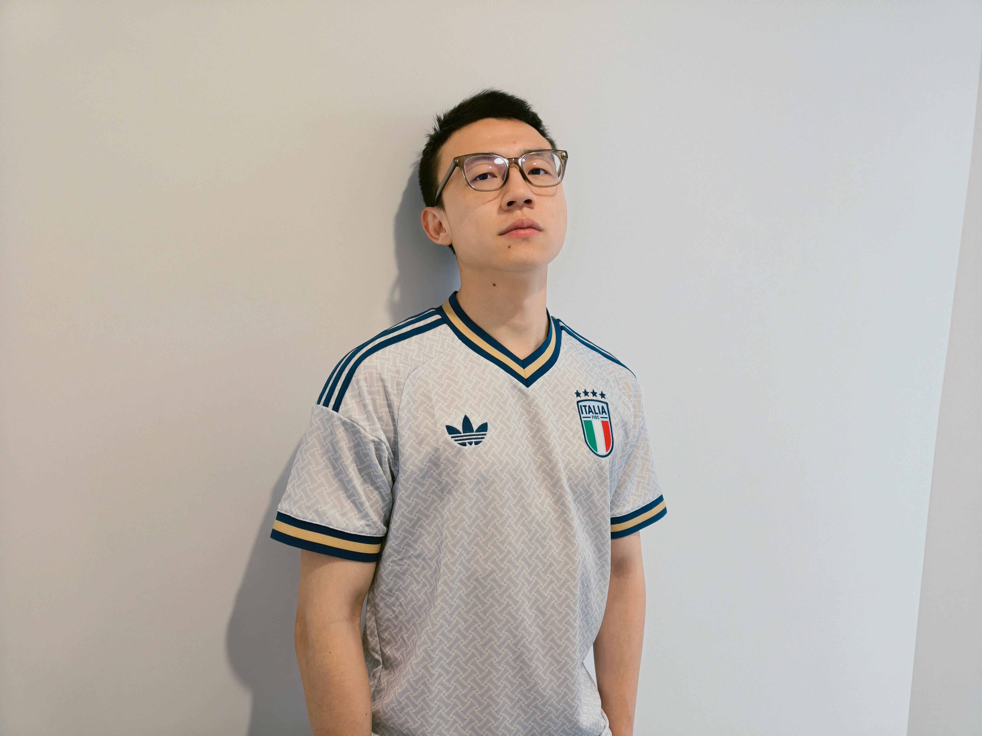 意大利踏上世预赛生死战！新款阿迪客场球衣发布意大利下周就要和北爱尔兰踢世预赛附加