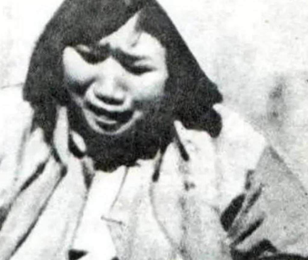 1945年，日军欺负了黄美英，紧接着在她的身体里灌入辣椒水，当日军想要将黄美英的