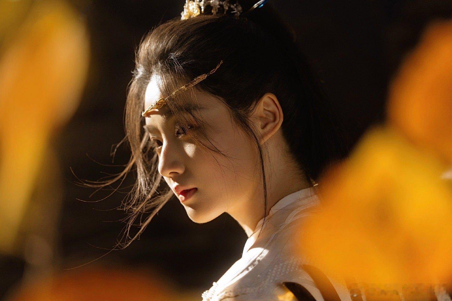 卢昱晓新剧妆造美出新高度 卢昱晓《入青云》明意十八宫格杀疯了！红纱拂面勾人，金甲