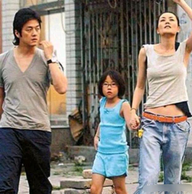 原来当年的李亚鹏真很像金城武，怪不得天后喜欢那时的他~~ ​​​